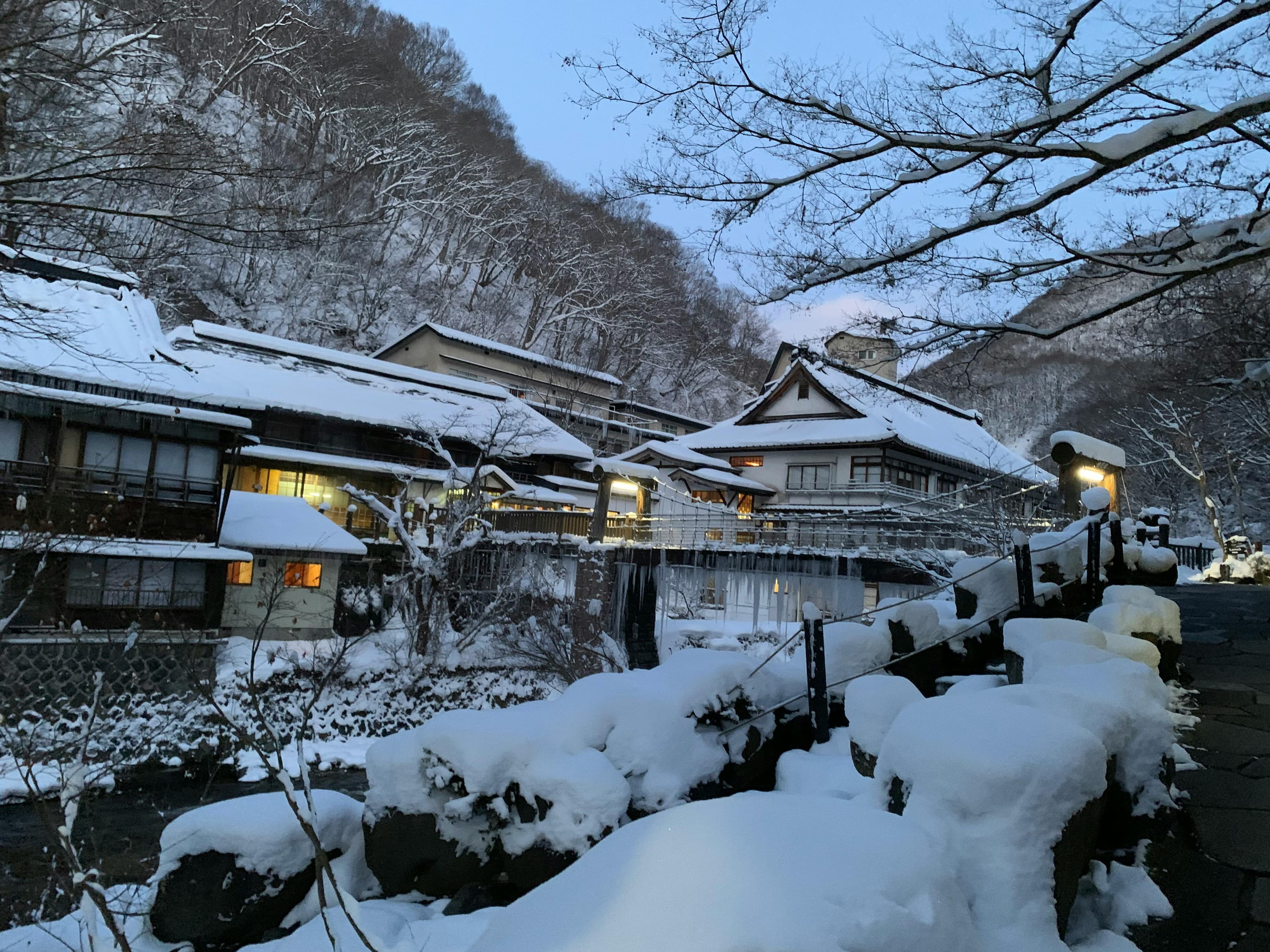 雪景色の温泉旅館